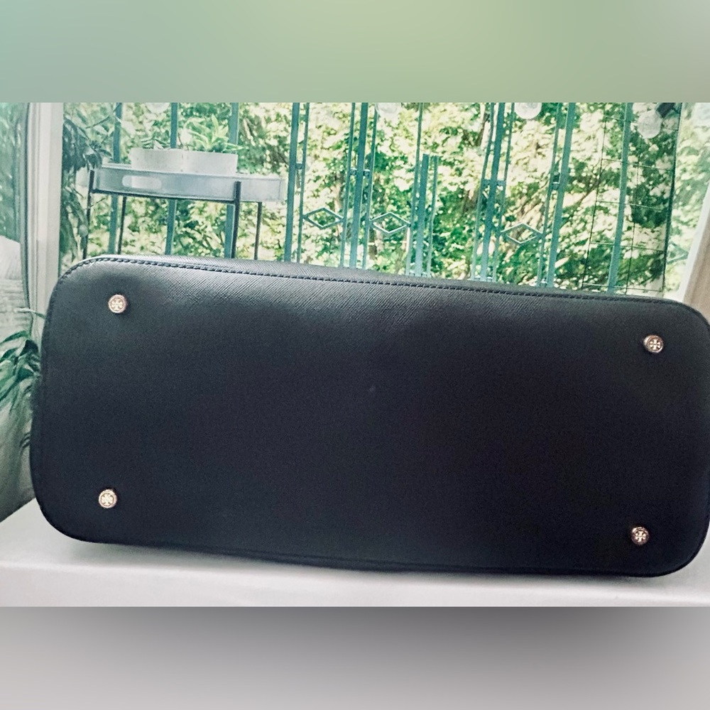 Tory Burch Authenticated Robinson Dome Saffiano Leather Purse - Picture 7 of 9